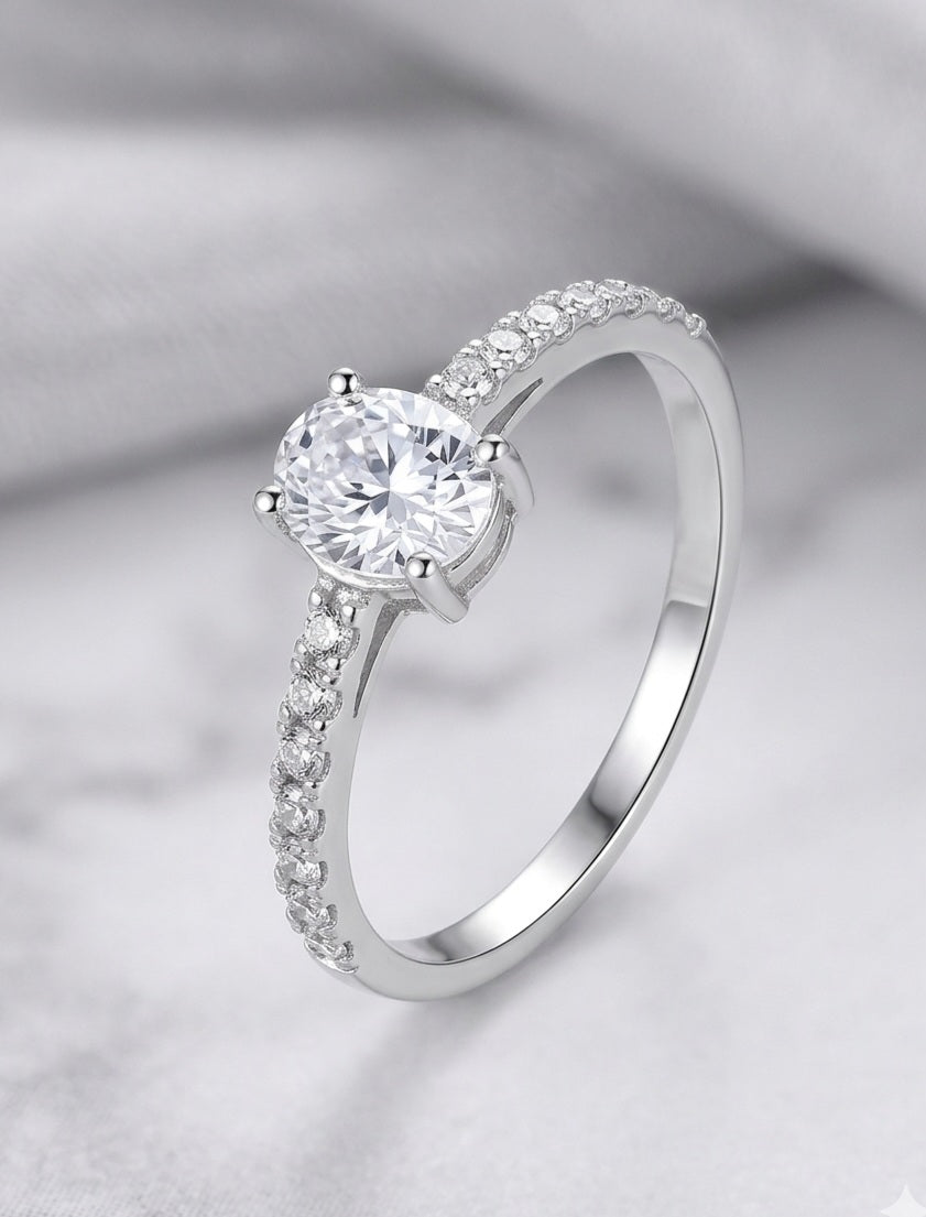 Elegant 925 Sterling Silver Ring with Cubic Zirconia