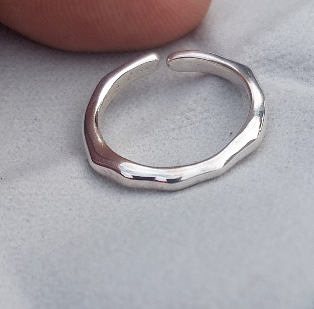 Simple Adjustable Ring – 925 Sterling Silver