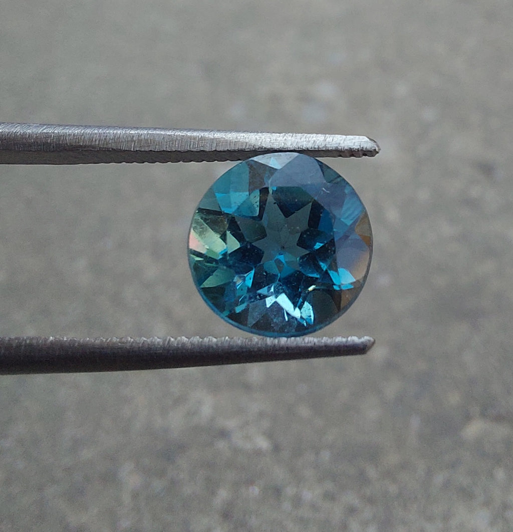 genuine London Blue Topaz 3 carat round brilliant cut gemstone with deep blue color and excellent clarity