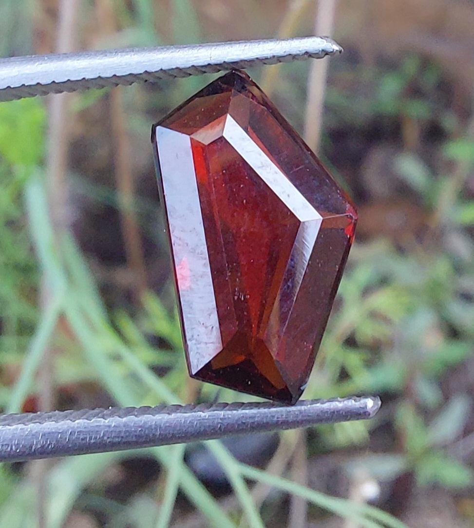 Garnet Romani Yaqoot Fancy Cut – Genuine Natural Gemstone
