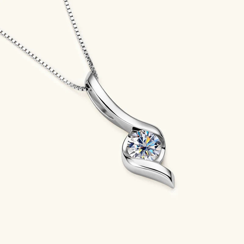 moissanite pendant necklace for women, gentle, elegant and retro