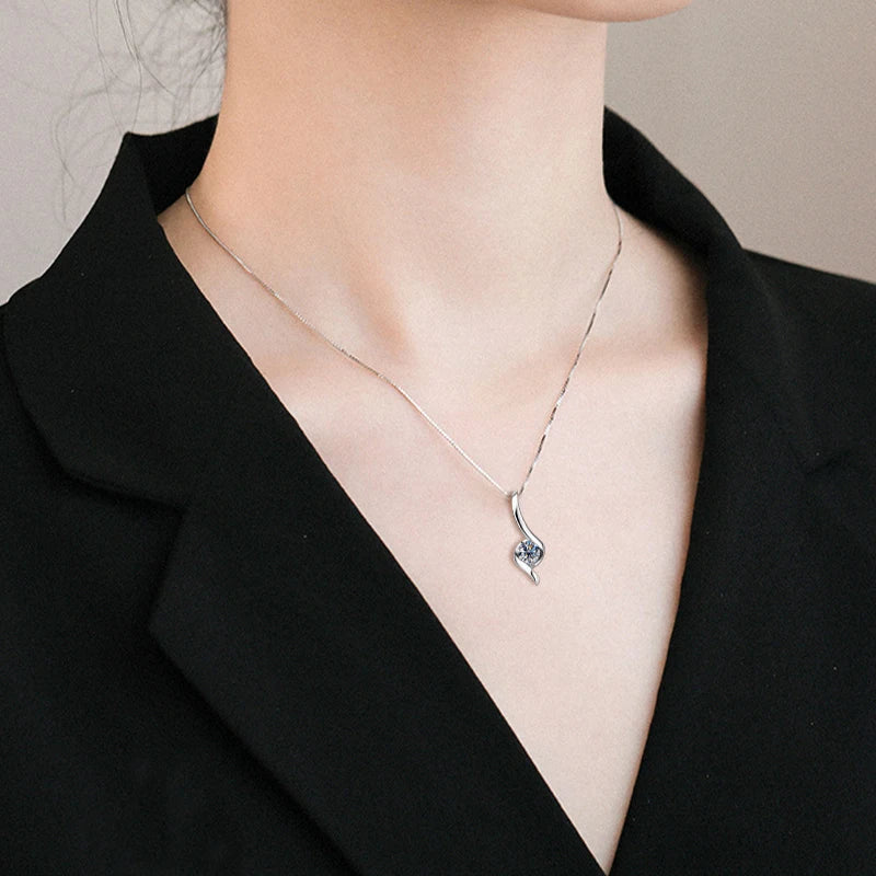 moissanite pendant necklace for women, gentle, elegant and retro